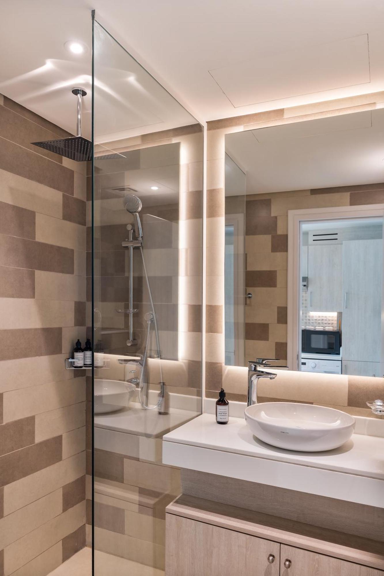 Cozy With Access -palm Jumeirah Apartment *